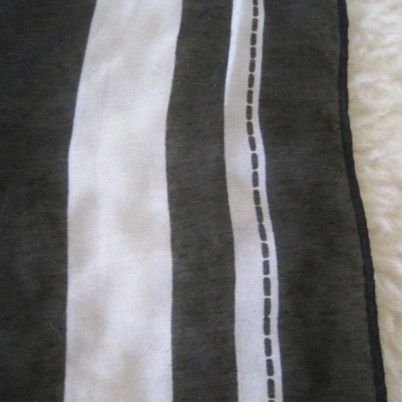 DKNY Shawl Cover-Up Beach Wrap - Picture 5 of 5